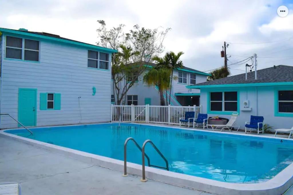 Renovate Large Studio 21-Directly Across Beach St. Pete Beach Dış mekan fotoğraf